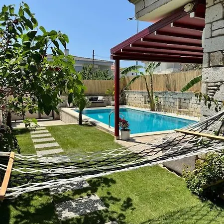 Alacati Da Oezel Havuzlu Luex