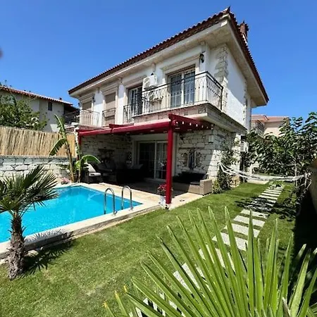 Alacati Da Oezel Havuzlu Luex Vilă Çeşme