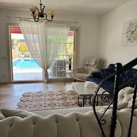 Alacati Da Oezel Havuzlu Luex Vilă *