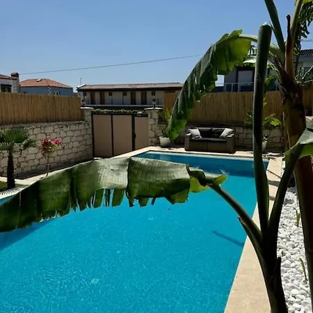 Vilă Alacati Da Oezel Havuzlu Luex Çeşme